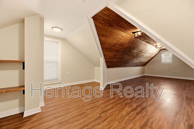 Building Photo - 3820 Sutherland Ave