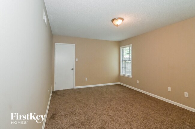 Building Photo - 3792 Caravel Dr
