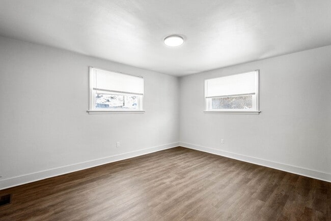 Building Photo - Stunning 3 bedroom home in Brookline available July 1!