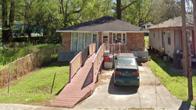 Primary Photo - 2243 Missouri St