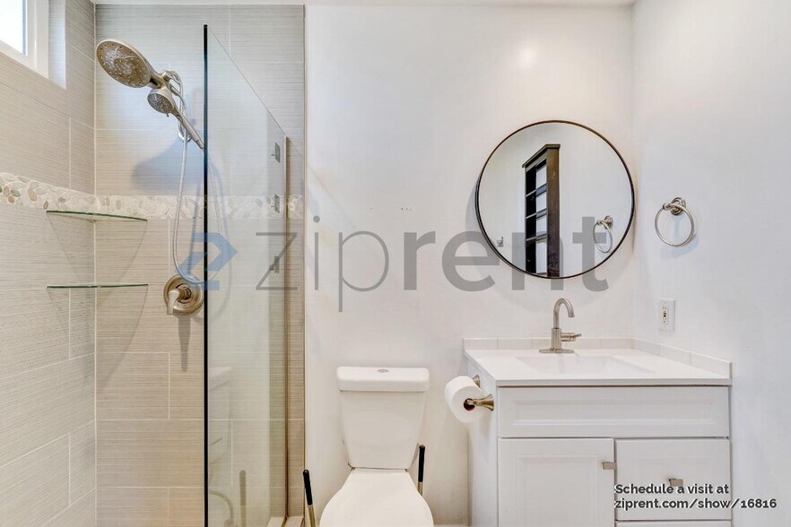 Building Photo - Unit