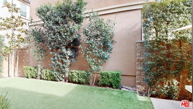 Building Photo - 20607 W Chestnut Cir