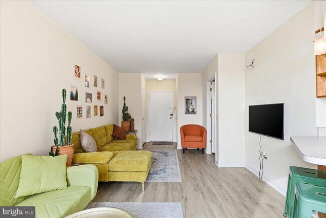 Building Photo - 1111 Arlington Blvd