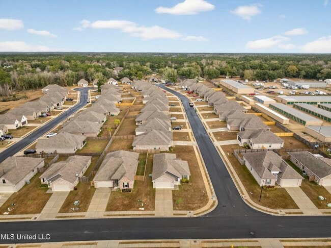 Building Photo - 18102 Evergreen Dr