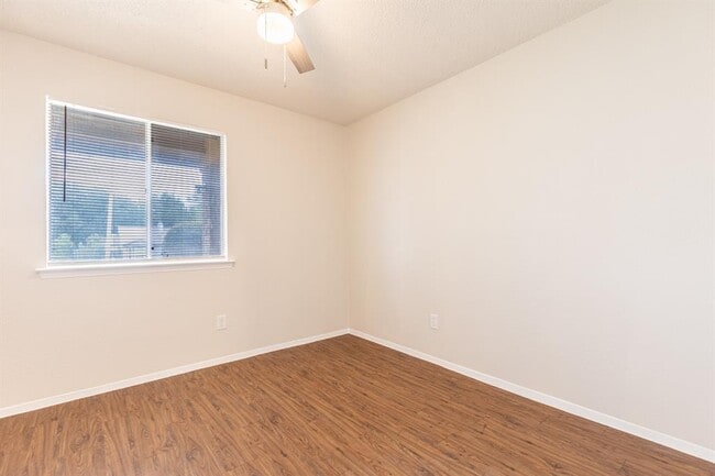 Building Photo - 323 W William Cannon Dr
