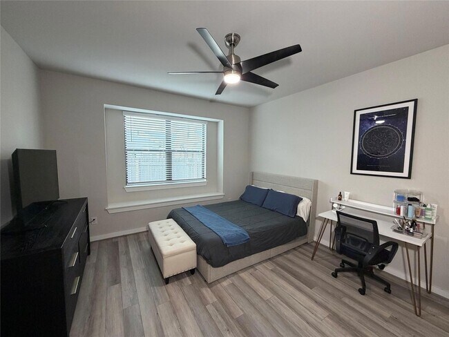 Building Photo - 125 Threshing Rd