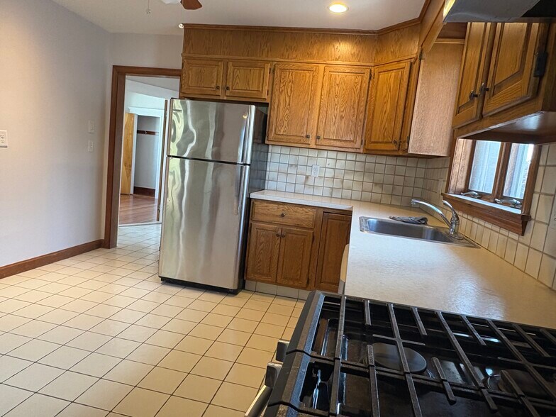 Building Photo - 18 Alexander Ave