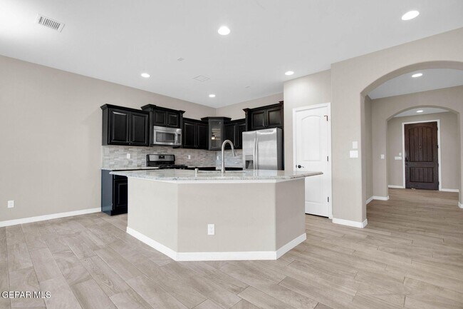 Building Photo - 871 Maple Park Ave