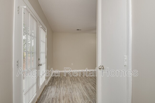 Building Photo - 332 Old Plantation Rd