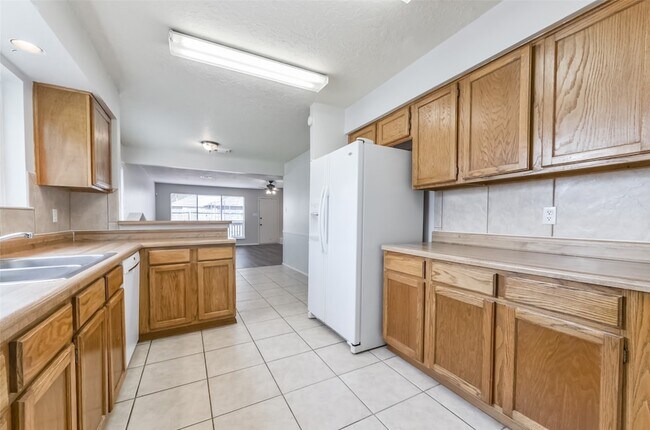 Building Photo - 16606 Burlcreek St