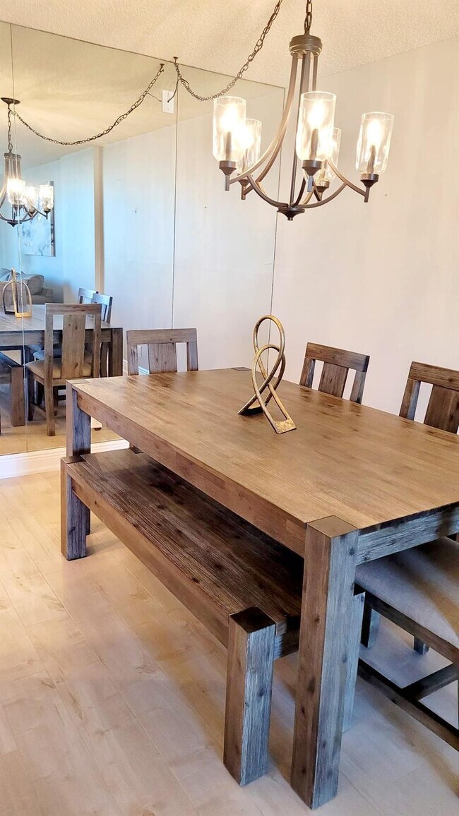 Building Photo - 1009 N Ocean Blvd