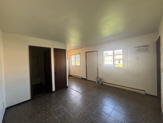 Primary Photo - 1749 La Cres St