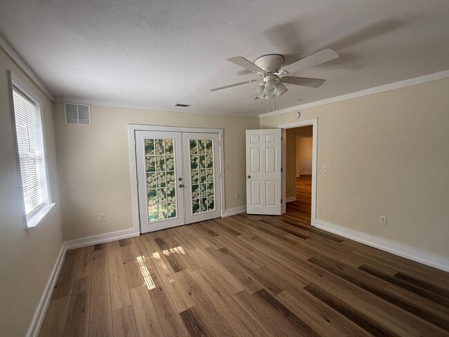 Building Photo - 2031 Charter Oaks Dr