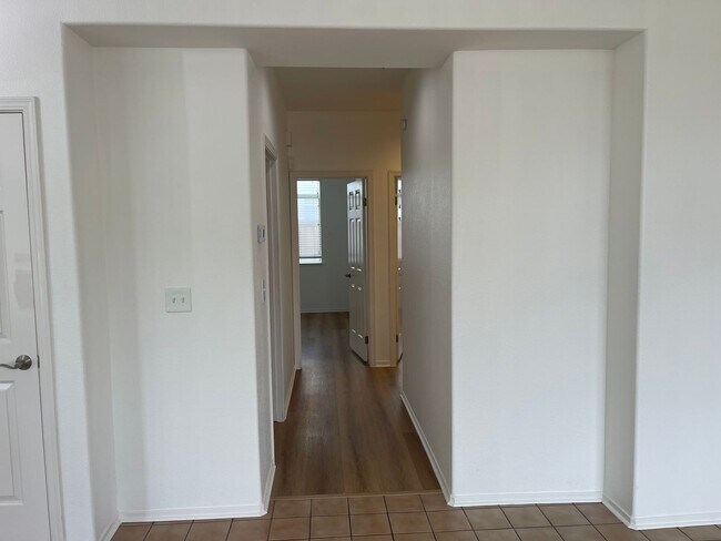 Building Photo - 3br/2ba Home on corner lot