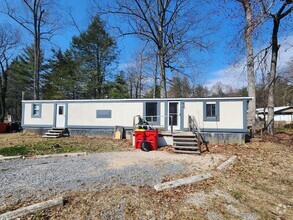 Building Photo - Creekside Park