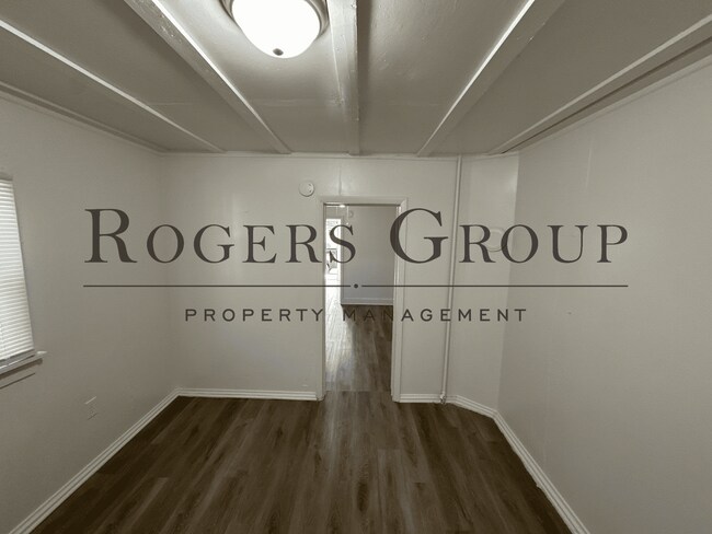 Building Photo - #450 - 914-916 Water St Duplex