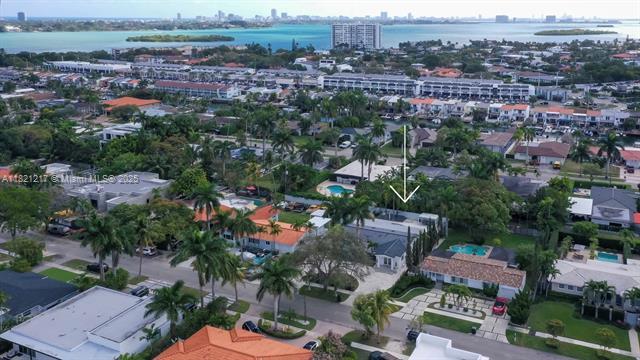 Building Photo - 2020 Alamanda Dr