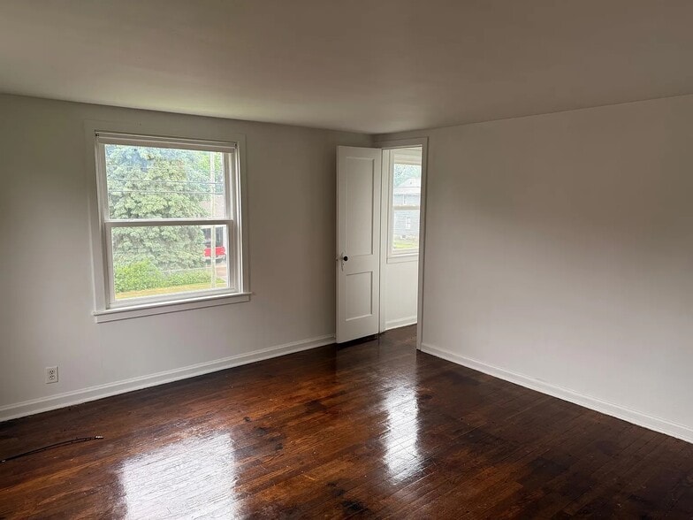 Building Photo - 430 Oak St