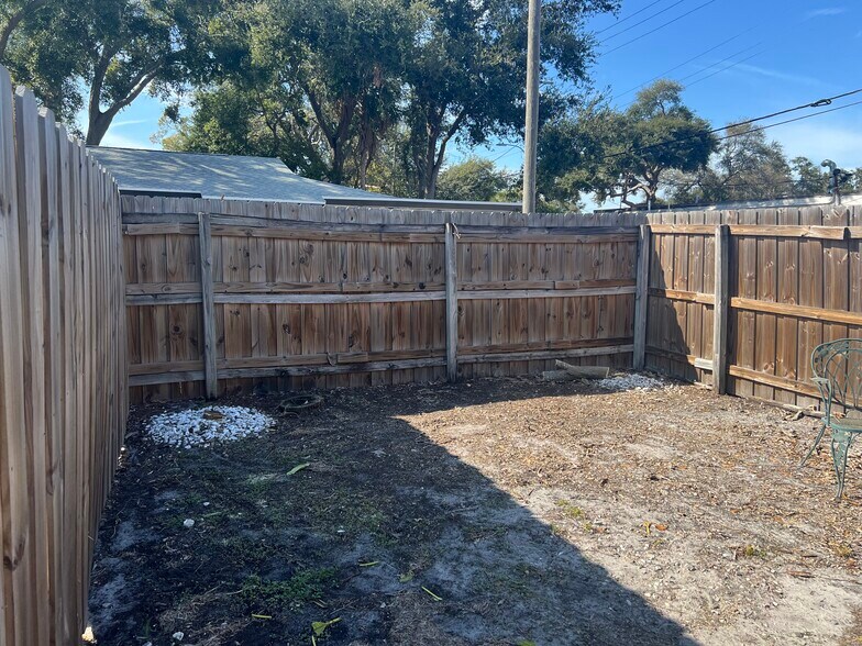 Private yard - 7101 Dartmouth Ave N