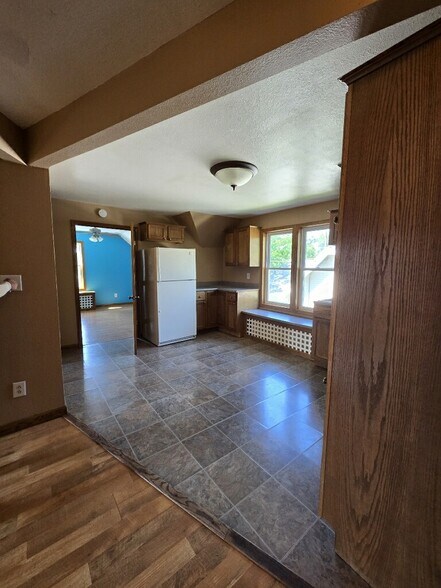 Building Photo - 422 W 17th Ave