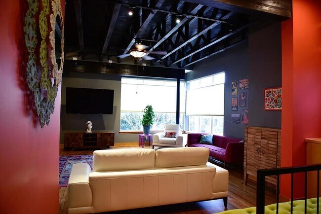 Building Photo - 2303 Whitney St