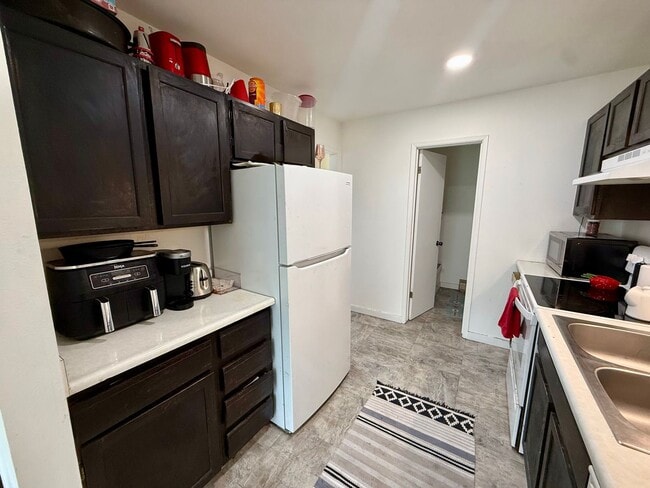 Building Photo - 2311/2313 W Foothills Drive