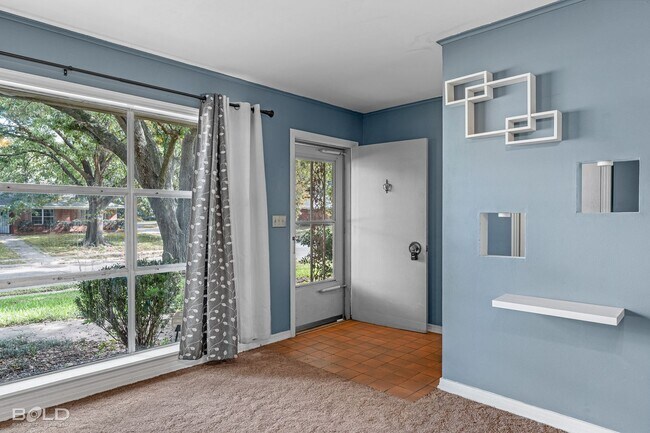 Building Photo - Home For Rent!