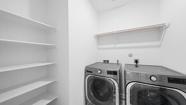 Building Photo - 7211 Greenbriar Bnd Ct