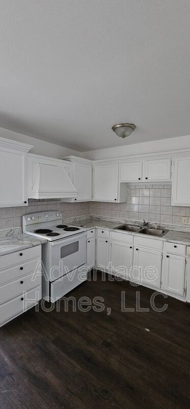 Building Photo - 7504 E 112th St