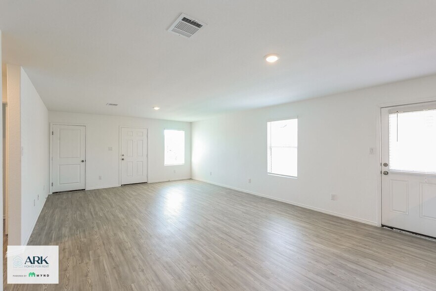 Building Photo - 2903 Gustavo Dr