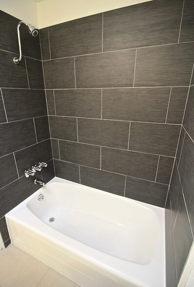 Building Photo - 11138 Aqua Vista St