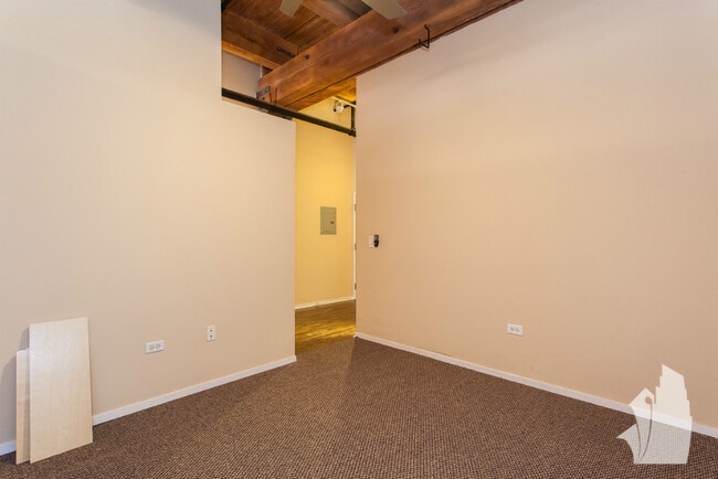 Building Photo - 1500 W Monroe St