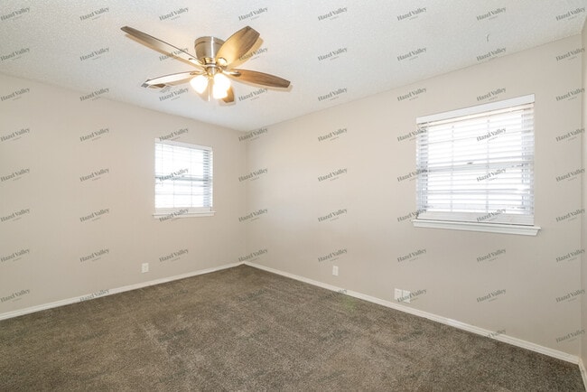 Building Photo - 616 Crosstimbers Dr