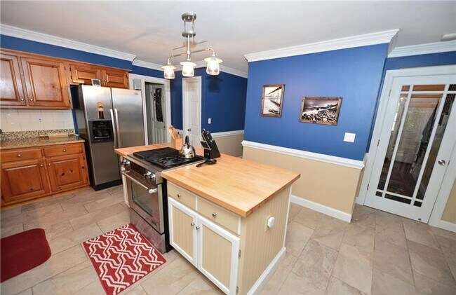 Building Photo - Close to Naval Base NOB!