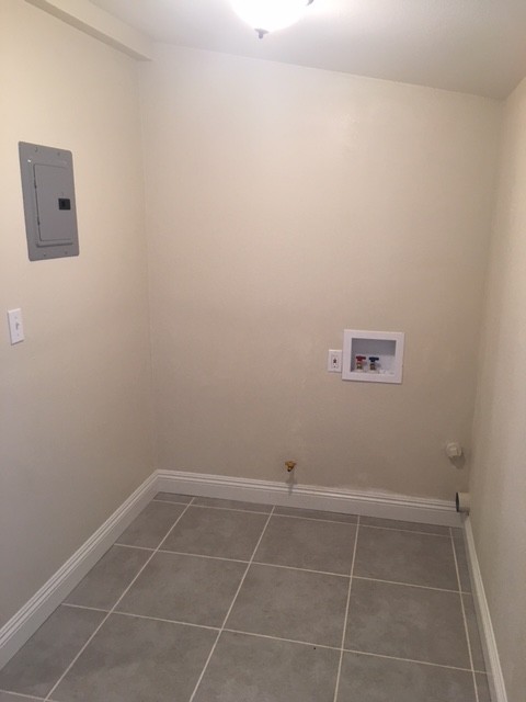 LAUNDRY ROOM - 1649 W 84th St