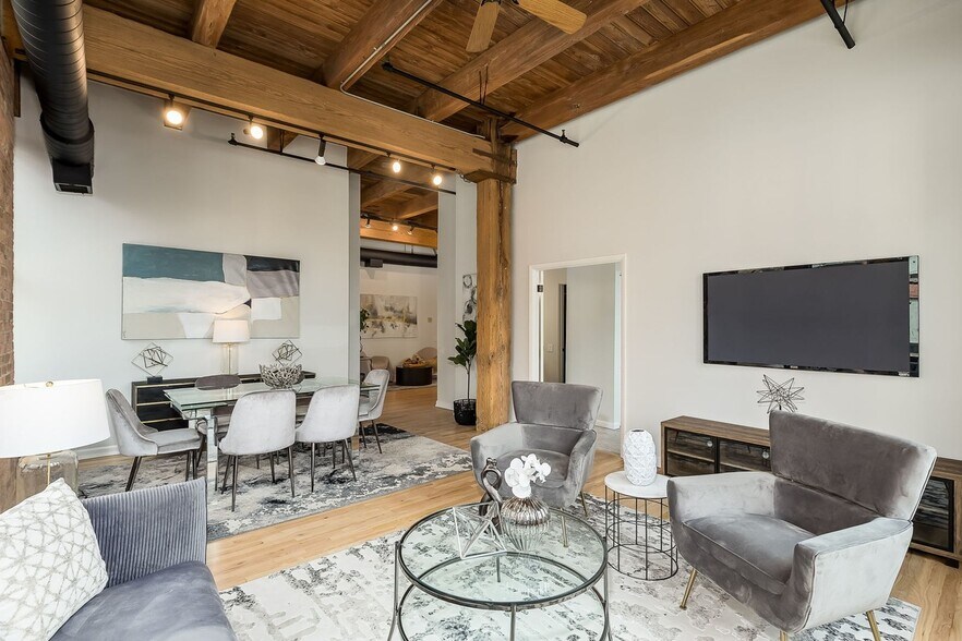 Building Photo - 331 S Peoria St