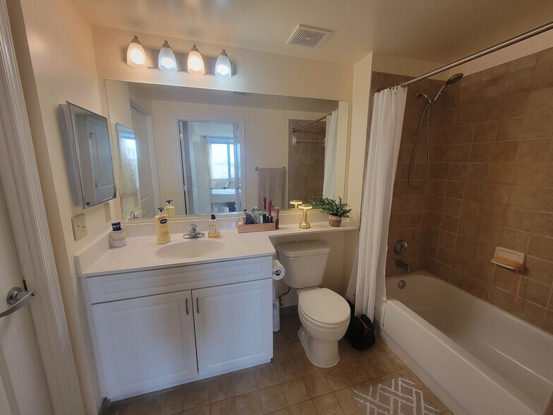Bedroom 1 bathroom - 555 Massachusetts Ave NW