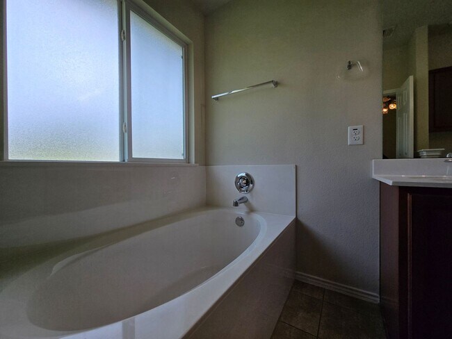 Building Photo - 4804 Bayer Hollow Dr