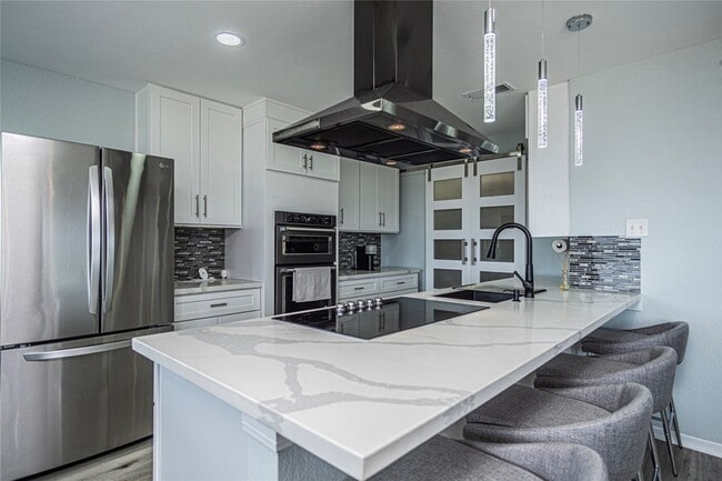 Building Photo - 301 Commander Dr