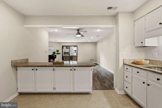 Building Photo - 3875 Steppes Ct