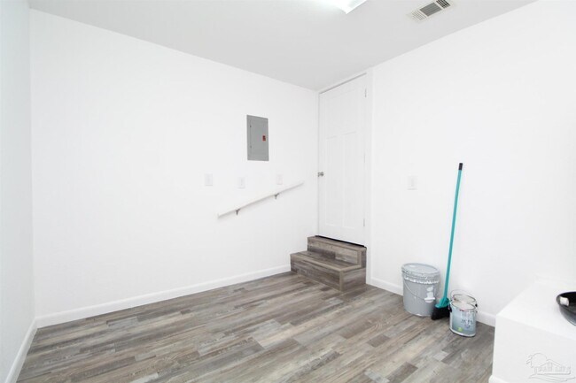 Building Photo - 150 E Ensley St