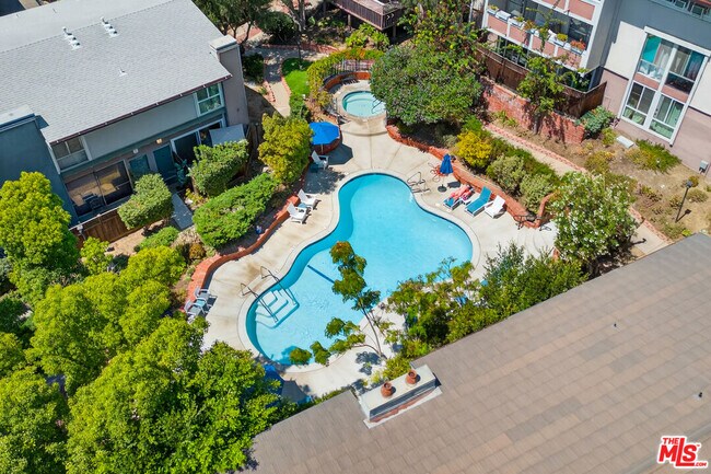Building Photo - 6305 Green Valley Cir