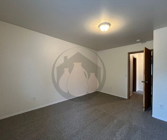 Building Photo - Charter Triplex #2023-LL723