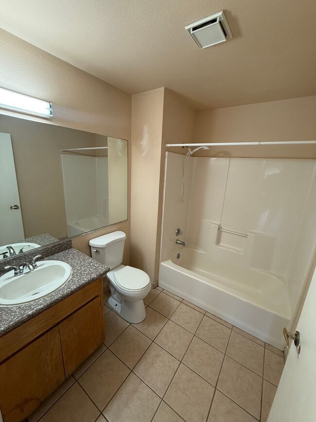 Building Photo - 3 Bed 2 bath in Southwest Bakersfield