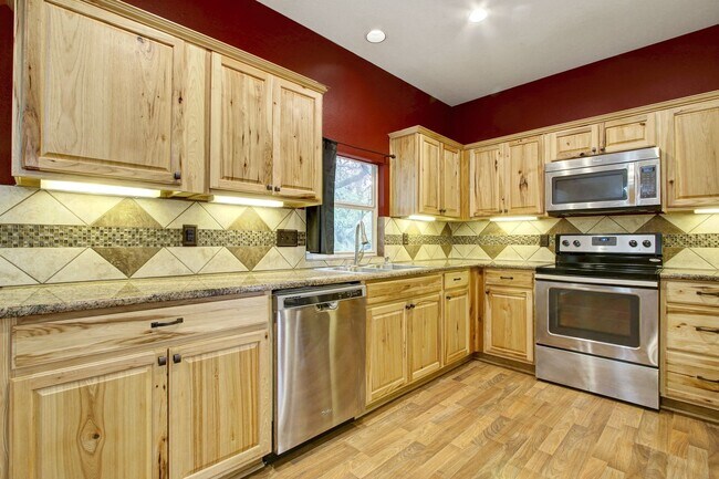 Building Photo - ***APPLICATION CURRENTLY UNDER REVIEW***MO...
