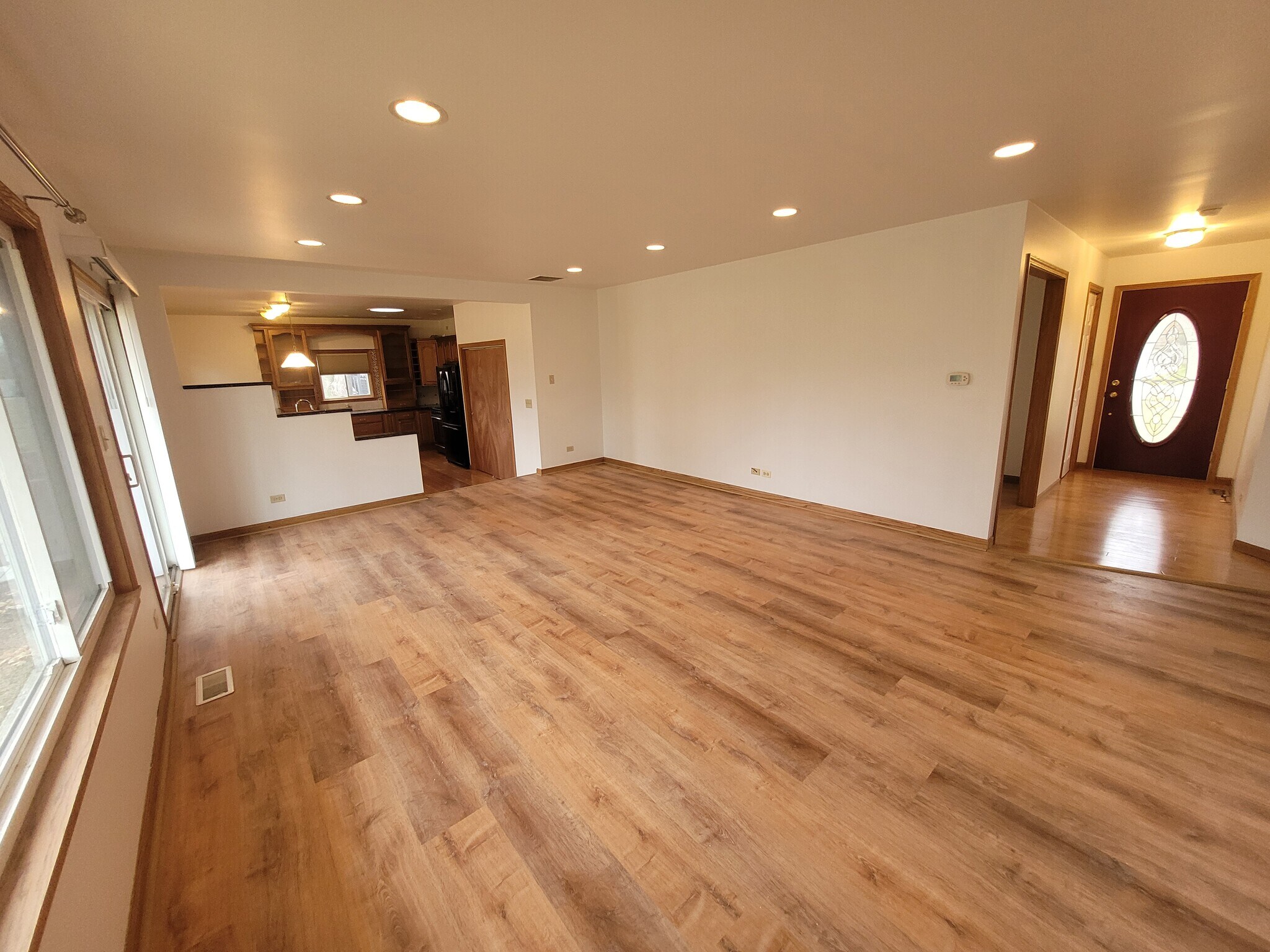 Building Photo - 364 N Everett Dr
