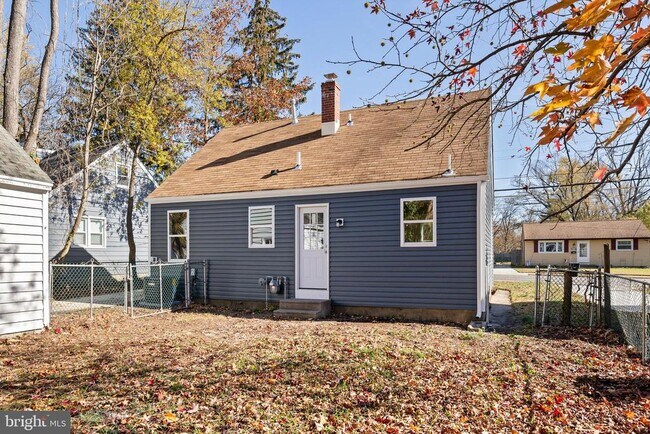 Building Photo - 104 W Park Ave