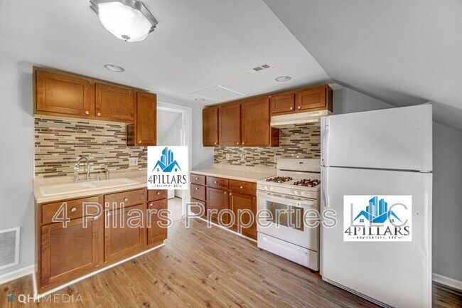 Building Photo - 162 W Commercial Ave