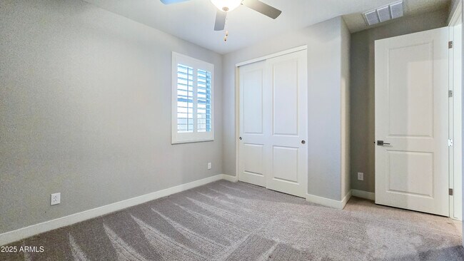 Building Photo - 18407 W Sandlewood Dr