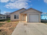 Building Photo - 3BD 2BR 1 CAR GARAGE *Section 8 approved